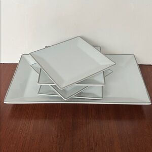 ULTA Platinum Rimmed Serving Set 5
Pieces 1 Serving Tray 4 Plates